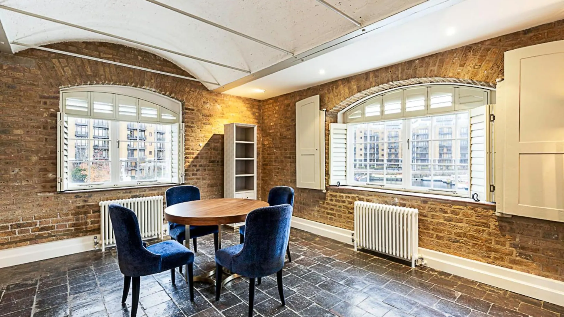 Charming Home In St Katharine Docks London